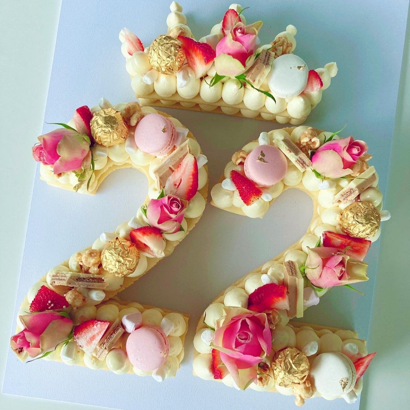 22 Cookie Cake with pink roses, macarons, chocolate with mascarpone cream. 