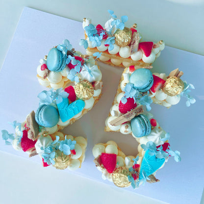 25 Cookie Cake with  mascarpone cream and macarons